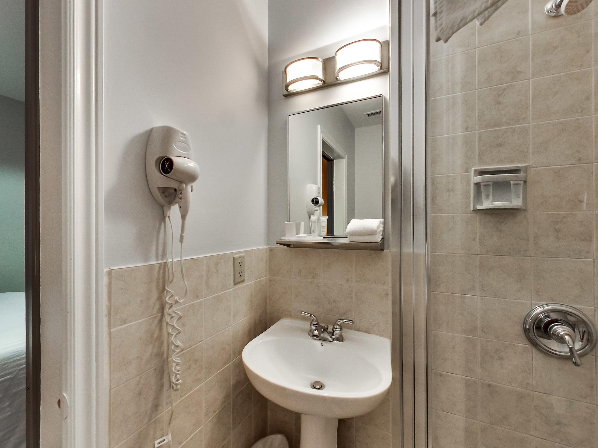 Isabella Hotel & Suites Торонто Екстериор снимка