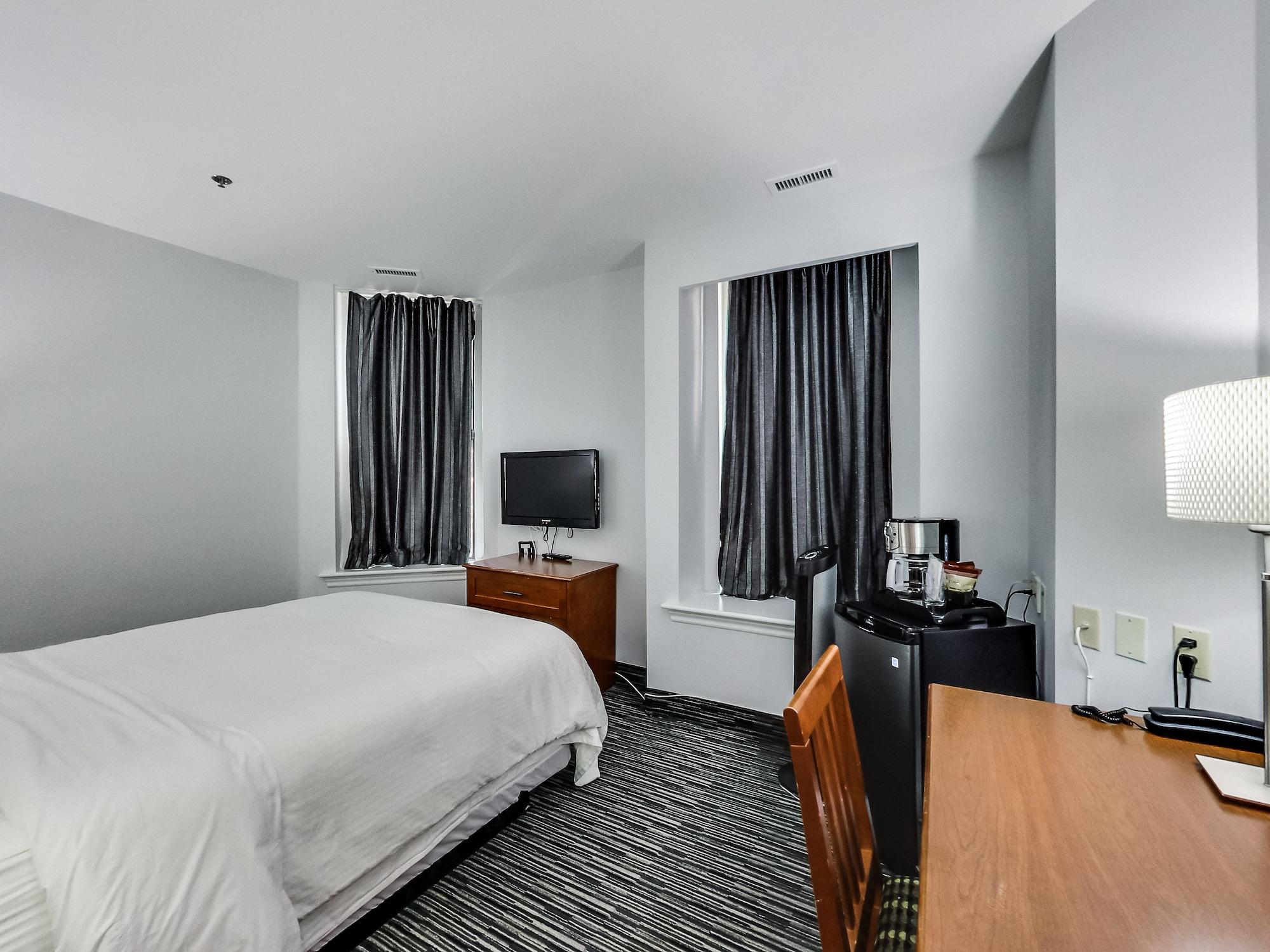 Isabella Hotel & Suites Торонто Екстериор снимка